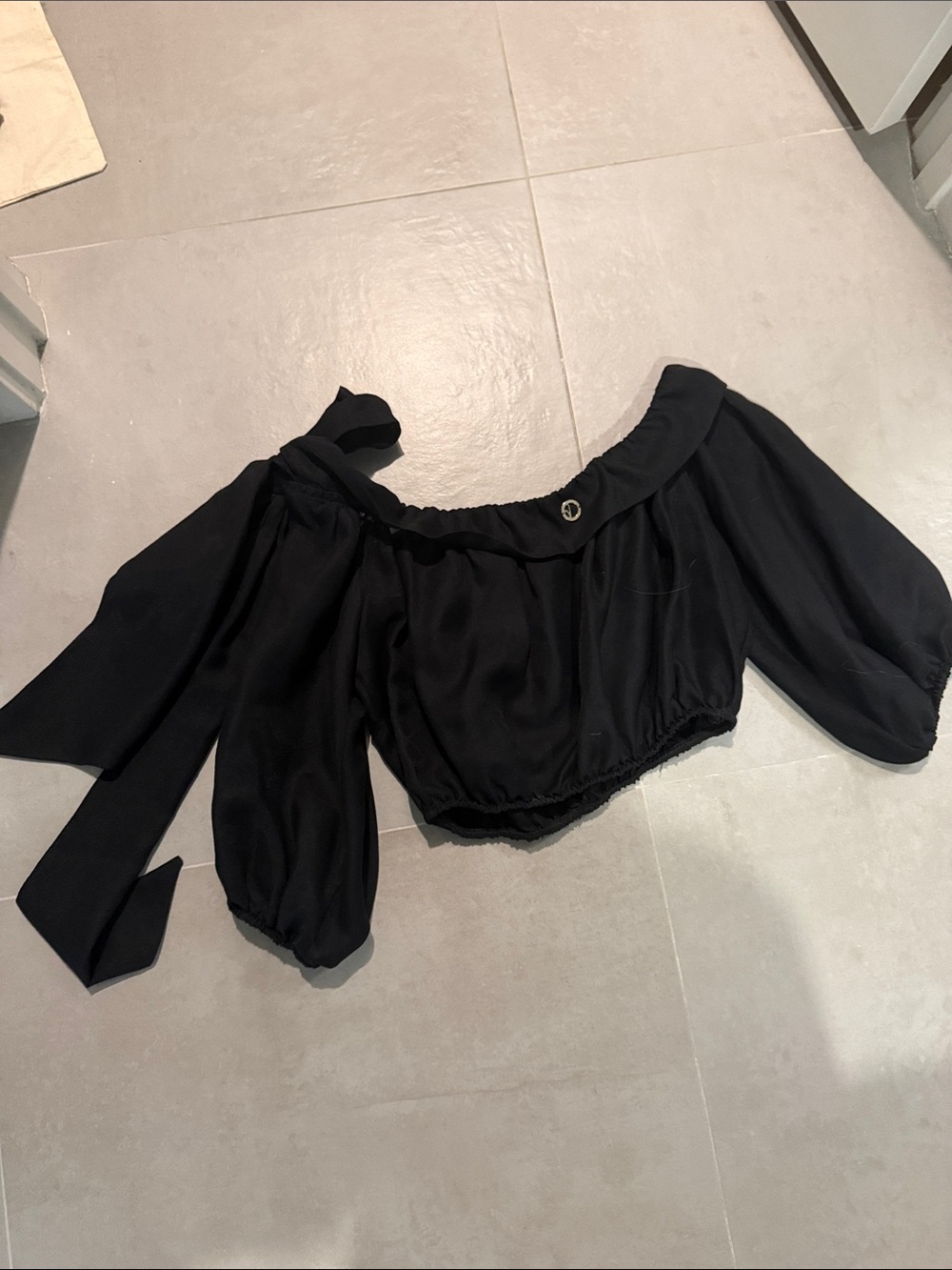 lululemon athletica Black Off-Shoulder Balloon Sleeve Crop